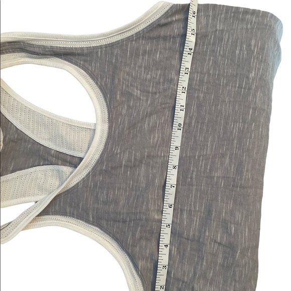 Under Armour Gray & White Women’s Racerback Loose Sleeveless Tank Top XS - Picture 5 of 9